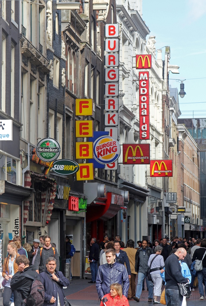 Businesses on Nieuwendijk near Dam Square